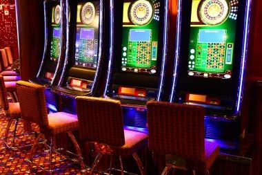 Teen Patti হাতের র্যাঙ্কিং এবং বাজি কৌশল